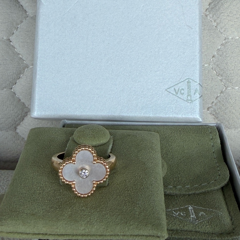 Van Cleef & Arpels Gold and White Clover Ring with Diamond